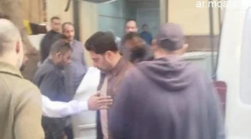 زيارة أسرية.. أحمد شاكر عبد اللطيف عند والده في المستشفى بعد وعكة صحية